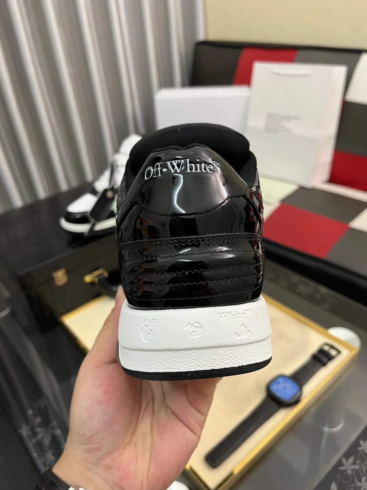 Men's shoes 💰600⌚️⌚️ OFF-White C/O VirGil Abloh fashionable and versatile casual shoes. Exclusive first release of the new model. Made of environmentally friendly cowhide leather and mesh fabric upper material. The insole is embedded with foam cushioning EVA material. The correct midsole is equipped with EVA lightweight cushioning. External tooth nail rubber outsole. The correct accessories can be customized simultaneously. Women's model: 35-40 Men's model: 39-45